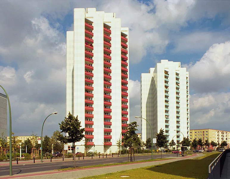 1-Zimmerwhg. in der 12. Etage mit Aufzug, Vermietung ohne oder mit WBS — photo 1
